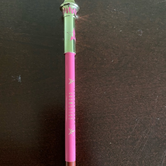 Jeffree Star UNICORN BLOOD Lip Liner - Picture 2 of 3